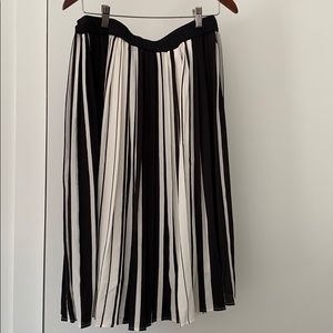 Skirt - Size 4 - Strechy